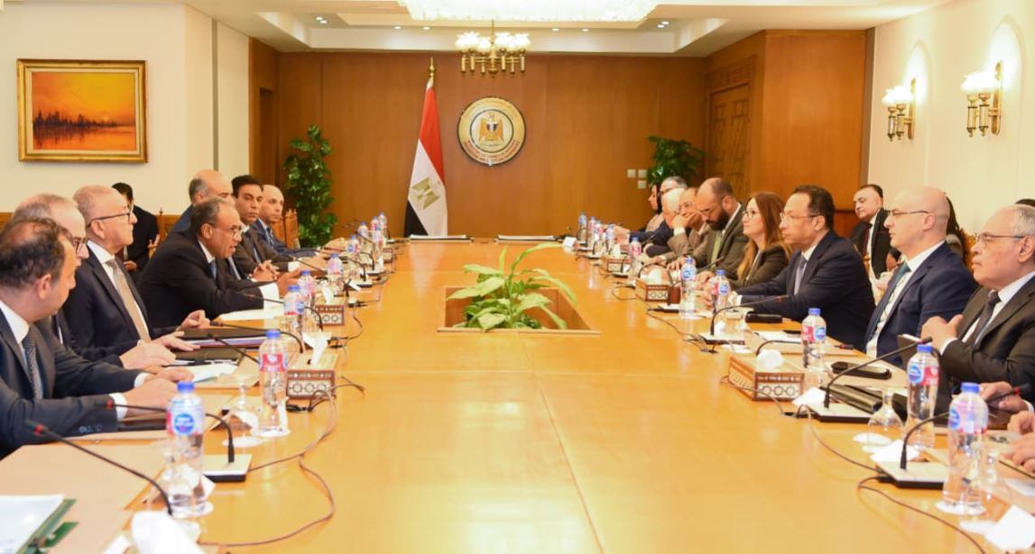 وزيرا الخارجية والاتصالات يبحثان التعاون في مجال التحول الرقمي وتطوير الخدمات القنصلية