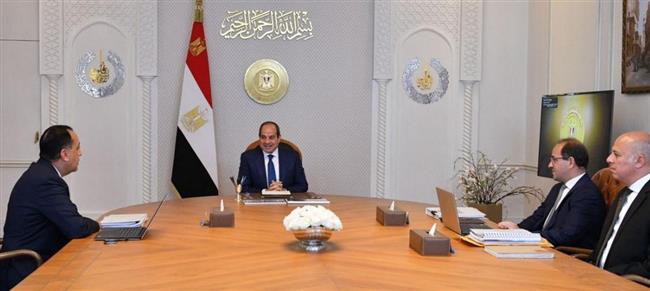 الرئيس السيسى يستعرض مع مدبولى وكوجك مقترحات زيادة الأجور وخفض فاتورة الدين