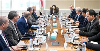 وزيرة الإسكان تتابع توطين صناعة مهمات مياه الشرب والصرف الصحي