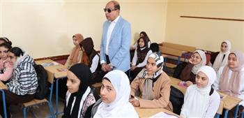 محافظ المنيا يتفقد انتظام العملية التعليمية بمدرسة بني أحمد الغربية الإعدادية