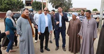 محافظ المنيا يتفقد تطوير طرق وكباري بني أحمد الغربية