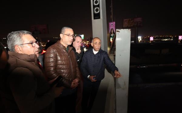 محافظ الجيزة يتابع ميدانيًا خطة ترشيد استهلاك الكهرباء بالمحاور والطرق الرئيسية