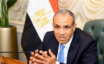   وزير الخارجية يلتقي مع مجموعة من السفراء المتقاعدين 