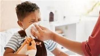 تقلبات الطقس تهدد صحة الأطفال.. أستاذ صدر يكشف المخاطر وطرق الحماية