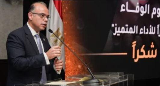 وزير الاستثمار يكرم المتميزين في الهيئة العامة للاستثمار والمناطق الحرة