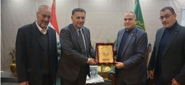 محافظ القليوبية يعزز التعاون مع نقابة الصيادلة لدعم المنظومة الصحية