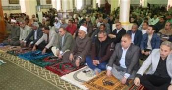   محافظ سوهاج يؤدى صلاة الجمعة بمسجد الشرطة بحى شرق