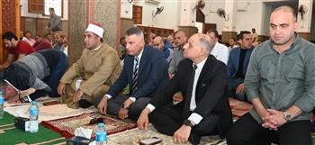   محافظ جنوب سيناء يؤدي صلاة الجمعة بمسجد الشهداء بشرم الشيخ