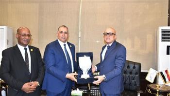   محافظ الأقصر يستقبل نقيب محامين مصر