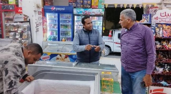 رئيس مدينة القصير يقود حملة تفتيشية على المحلات والمطاعم لضبط المخالفات