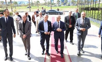 رئيس الأكاديمية العربية يستقبل محافظ أسوان بفرع القرية الذكية لبحث التعاون المشترك