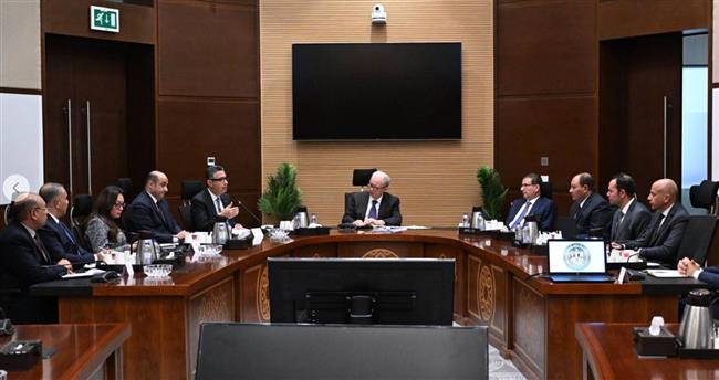 نائب رئيس الوزراء يتابع جهود الحكومة لتوفير وإتاحة السلع الأساسية للمواطنين 