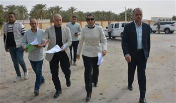   محافظ الوادي الجديد تتفقد موقف سيارات الأقاليم السابق بمدينة الخارجة