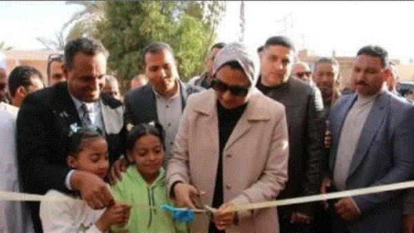 لتوفير السلع بأسعار مخفضة.. محافظ الوادي الجديد تفتتح معرض «أهلاً رمضان» بمركز بلاط