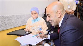 وزير التعليم يزور مستشفى "٥٧٣٥٧" لعلاج سرطان الأطفال