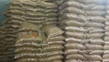   ضبط 53 طن مواد غذائية مجهولة المصدر داخل مصنع بالفيوم
