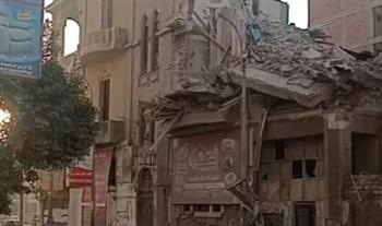   بالصور | انهيار مبنى قديم بالأس في المنيا