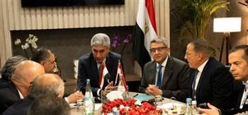 وزير السياحة يجتمع مع القطاع السياحي لمتابعة مستجدات الحركة السياحية الوافدة إلى مصر