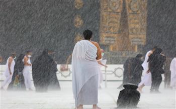   حكم تغطية الرأس أثناء الإحرام خوفًا من المطر.. الإفتاء توضح