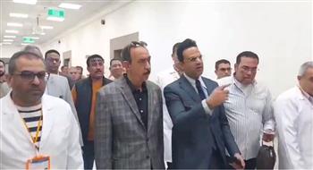   محافظ سوهاج يطيح بمسؤولين طبيين بعد جولة مفاجئة لمتابعة المستشفيات