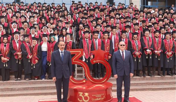 الدفعة الـ30 من الطب البشري تحت الأضواء بسوهاج