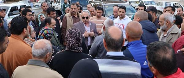 محافظ الإسماعيلية يتفقد ميدانيًّا منطقة البهتيني وسوق الأسماك بحي أول