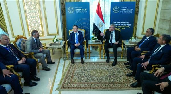 وزير البترول يبحث مع يونايتد إنرجي خطط الإنتاج بالصحراء الغربية واستخدام الطاقة الشمسية