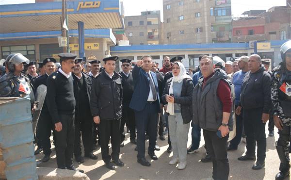 محافظ القليوبية يقود حملة لنقل الباعة الجائلين بمدينة بنها