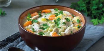 شوربة الدجاج أم شوربة اللحم.. أيهما أفضل لصحتك؟
