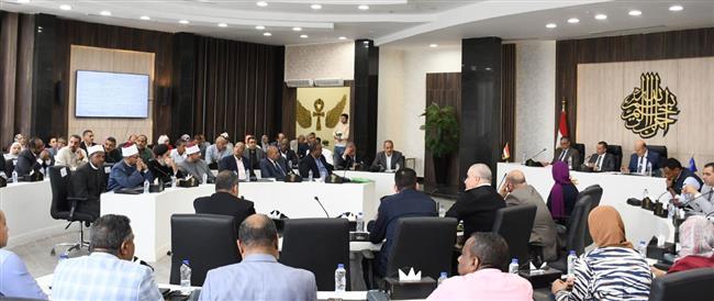 قرارات مهمة لتعزيز التنمية المحلية بأسوان