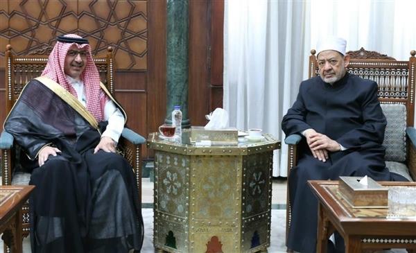 شيخ الأزهر يستقبل السفير السعودي لبحث سبل تعزيز التعاون المشترك