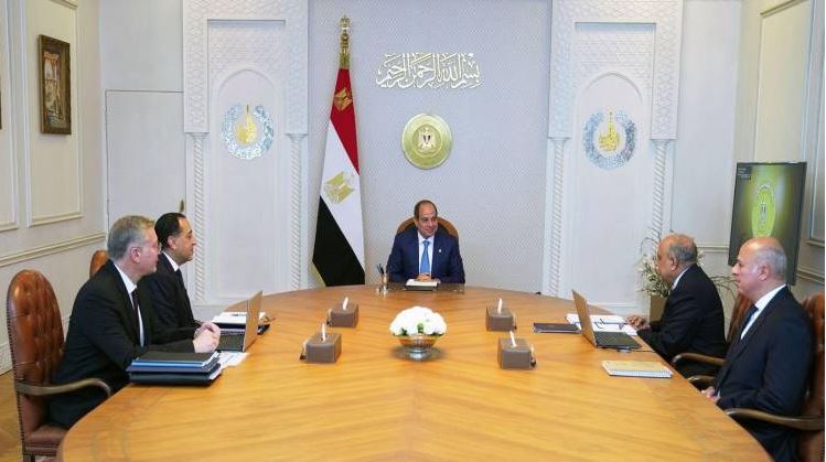 الرئيس السيسي يبحث مع مدبولي ووزيري الكهرباء والبترول تأمين إمدادات الغاز