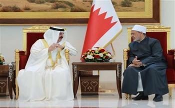 الإمام الأكبر يُجري اتصالًا هاتفيًّا مع جلالة ملك البحرين تأكيدًا لتضامن الأزهر مع المملكة وحكومتها وشعبها