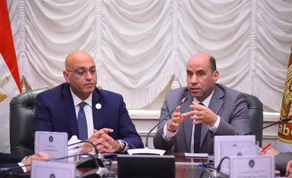 وزير العمل يلتقي الرئيس التنفيذي لجهاز تنمية المشروعات المتوسطة والصغيرة