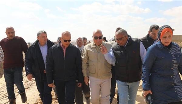 نائب وزيرة الإسكان يتفقد مشروعات الصرف الصحي ضمن "حياة كريمة" بالمنيا