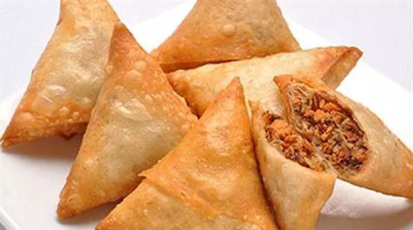 مخاطر السمبوسك والقطايف على المعدة والقلب