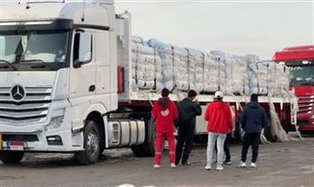   الهلال الأحمر المصري يدفع بأكثر من  2,865 طن مساعدات عبر قافلة "زاد العزة" 150