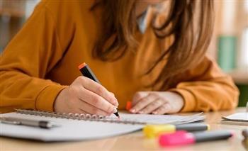 كيف يحقق الشباب التوازن بين الدراسة والحياة الاجتماعية