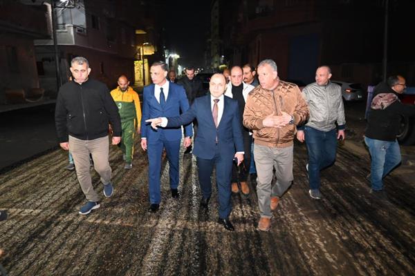 محافظ الغربية يتابع رصف طريق المعامل بميت حبيش لضمان أعلى جودة