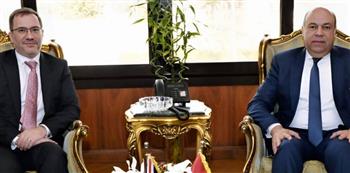   تعاون مصري بريطاني لتطوير الطيران المدني والمطارات