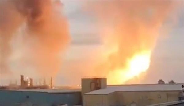حريق في مصفاة بابكو بالبحرين جراء ضربة صاروخية إيرانية