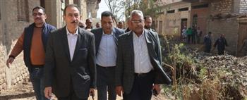   محافظ سوهاج يتفقد مصرفًا بالمراغة بعد شكوى الأهالي