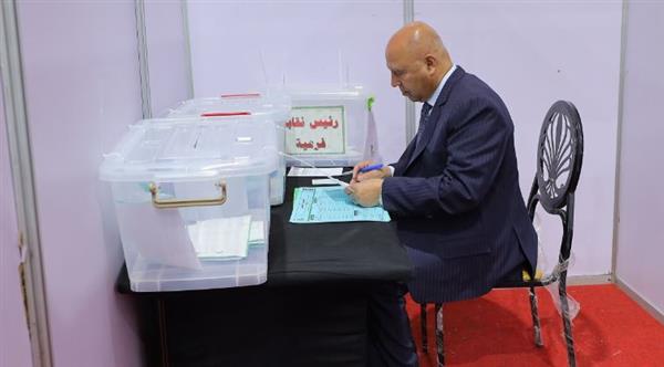 الفريق كامل الوزير يدلي بصوته في انتخابات نقابة المهندسين