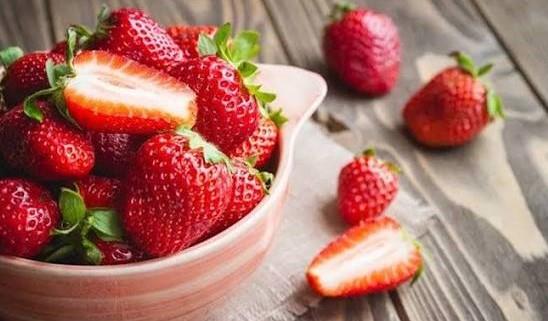 الفراولة على مائدة رمضان.. فوائد مميزة لصحة العيون وتعزيز المناعة