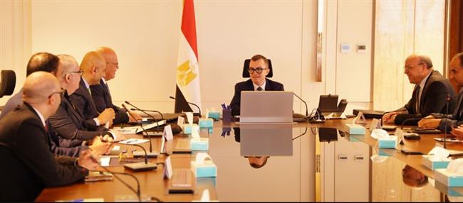 وزير التخطيط يوجه بإعادة توجيه استثمارات “بنك الاستثمار القومي” و“إن آي كابيتال”