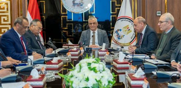 وزير الدولة للإنتاج الحربي يجتمع مع رؤساء مجالس إدارات الشركات المنتجة للذخائر