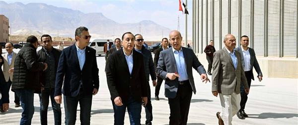 رئيس الوزراء يتابع تخزين القمح بالسويس