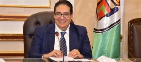 رئيس جامعة القاهرة يستعرض أنشطة مركز اللغات