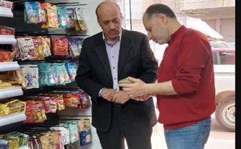   ضبط 1500 عبوة غذائية فاسدة داخل سوبر ماركت بالغربية