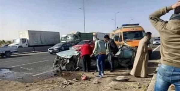 مصرع شخص وإصابة 6 آخرين إثر حادث انقلاب ميكروباص بالطريق الأوسطى